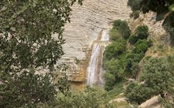 شروع عملیات ساماندهی راه دسترسی به آبشار اما ملکشاهی ایلام