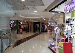 مرکز خرید خورشید یکی از معروف ترین مراکز خرید مشهد است