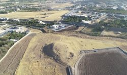 کشف سفال های ساده و منقوش دوران مس و سنگ در تپه آساوله کردستان