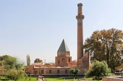فاز دوم مرمت و بازسازی مناره مسجد جامع نطنز به پایان رسید