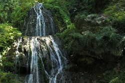 آبشار لاشو یکی از جاذبه های طبیعی استان گلستان به شمار می رود