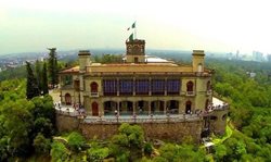 قلعه چپولتپک یکی از جاذبه های گردشگری مکزیکوسیتی به شمار می رود