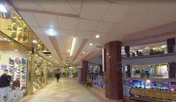 مرکز خرید جزیره مجنون یکی از مراکز خرید معروف لاهیجان است