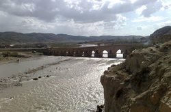 پل تاریخی صلوات آباد یکی از پل های دیدنی استان کردستان است