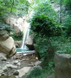 آبشار کلشتر یکی از جاذبه های دیدنی استان گیلان به شمار می رود