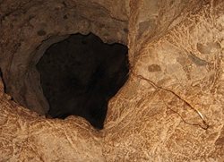 غار طرنگ یکی از جاذبه های طبیعی استان کرمان است
