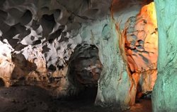 غار کارائین یکی از جاذبه های گردشگری آنتالیا به شمار می رود