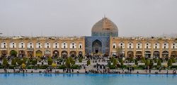 کافه گالری ایده مدیر کل میراث فرهنگی اصفهان برای طبقه دوم میدان نقش جهان است