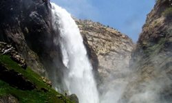 آبشار سفیده یکی از جاذبه های طبیعی استان یزد به شمار می رود