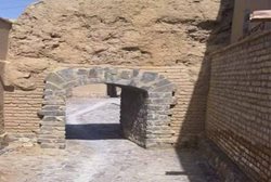 حصار خواجه نصیر عقدا یکی از دیدنی های استان یزد به شمار می رود