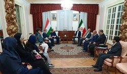 دیدار معاون وزیر امور خارجه کشورمان با تعدادی از ایران شناسان مجارستانی