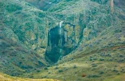 آبشار بابا ولی یکی از جاذبه های طبیعی استان گیلان است