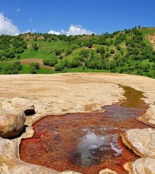 چشمه کانی گراوان یکی از جاذبه های طبیعی آذربایجان غربی است