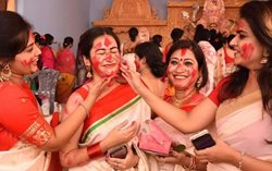 دورگا پوجا یکی از دیدنی ترین فستیوال های هند به شمار می رود
