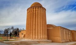 برج کاشانه بسطام یکی از جاذبه های دیدنی استان سمنان به شمار می رود