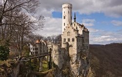 قلعه لیختن اشتاین یکی از جاذبه های دیدنی آلمان به شمار می رود