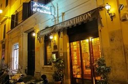 آرماندو آل پانتئون یکی از رستوران های معروف رم به شمار می رود