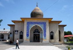 آرامگاه شرفشاه دولایی یکی از جاهای دیدنی استان گیلان است