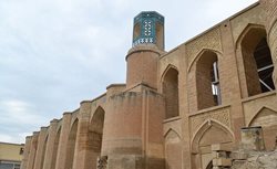دوره جدید مرمت مسجد جامع شوشتر شامل استحکام بخشی و تعویض سنگ زیر مناره است