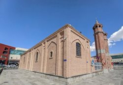 عملیات مرمت و ساماندهی پشت بام مسجد تاریخی کریم خان تبریز ادامه دارد