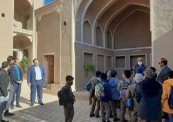 بازدید دوره ای دانش آموزان از بافت تاریخی خوسف و نمایشگاه نسخ خطی شهرستان خوسف
