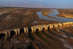 پل لاتیدان یکی از پل های دیدنی استان هرمزگان به شمار می رود