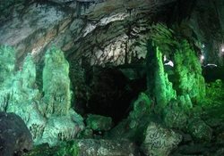 غار دربند رشی یکی از جاهای دیدنی استان گیلان به شمار می رود