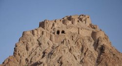 قلعه چهل دختر یکی از جاهای دیدنی سیستان و بلوچستان به شمار می رود