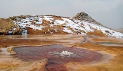 چشمه معدنی تاپ تاپ صوفیان یکی از جاذبه های طبیعی آذربایجان شرقی به شمار می رود