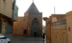 آرامگاه بابا قاسم یکی از جاهای دیدنی اصفهان به شمار می رود