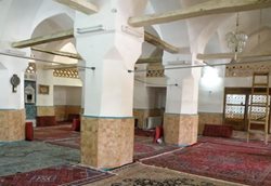 الحاقات اخیر به مسجد تاریخی روستای قهرود کاشان غیر اصولی است
