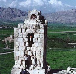 آتشکده میل اژدها یکی از جاهای دیدنی استان فارس است