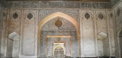 مسجد جامع ساوه یکی از جاذبه های گردشگری استان مرکزی به شمار می رود