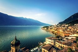 دریاچه گاردا یکی از جاذبه های طبیعی ایتالیا است