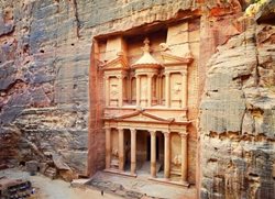 محوطه باستانی پترا واقع در اردن بار دیگر به روی گردشگران باز شد
