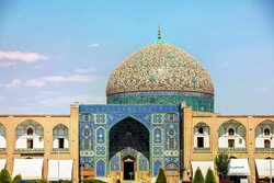 مکانیسم نورپردازی در مسجد شیخ لطف الله اصفهان بسیار تامل برانگیز است