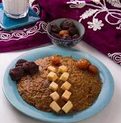 یخمه ترش یکی از خوش طعم ترین غذاهای سنتی اصفهان به شمار می رود