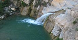 آبشار اما یکی از جاذبه های طبیعی استان ایلام به شمار می رود