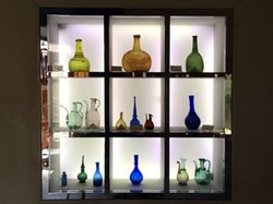 10 شی از ظروف شیشه ای مخزن موزه آبگینه مورد پژوهش قرار گرفتند