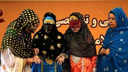 نمایشگاه لباسهای سنتی بوشهر در مجموعه سعدآباد گشایش یافت