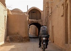 در ایام نوروز از تردد خودرو و موتورهای افراد غیر بومی در بافت تاریخی یزد جلوگیری خواهد شد
