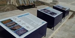نصب تابلوهای دوزبانه راهنمای گردشگری و معرفی معبد آناهیتا