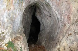 غار طرنگ گردشگران نوروزی را به سوی خود فرا می خواند