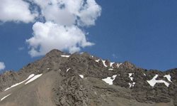 قله پازن پیر یکی از جاذبه های طبیعی کهگیلویه و بویراحمد به شمار می رود