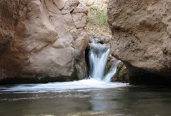 آبشار نوقاهان یکی از جاذبه های طبیعی قم است