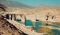 پل کوار یکی از جاذبه های دیدنی استان فارس به شمار می رود