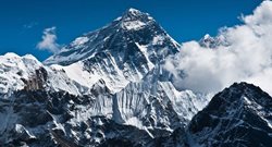فتح کردن اورست همیشه چالشی جذاب اما سخت برای کوهنوردان بوده است