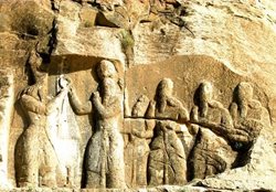 حفاری غیرقانونی در نزدیکی سنگ نگاره پیروزی اردشیر بابکان مربوط به سال گذشته است