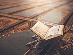 کاتب بزرگترین قرآن جهان کیست؟