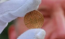 باستان شناسان با کاوش در آلمان سکه های طلای 500 ساله را کشف کردند